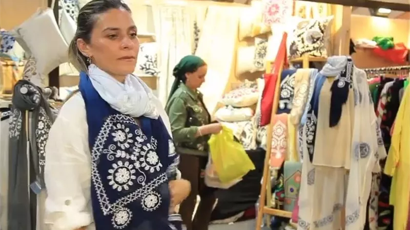 نادين تتسوق في معرض «ديارنا» بالساحل الشمالي.. صور