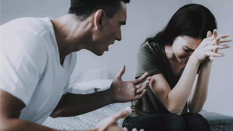 الرجال لا يضربون النساء.. الإفتاء: ضرب الرجل للزوجة في القرآن 
