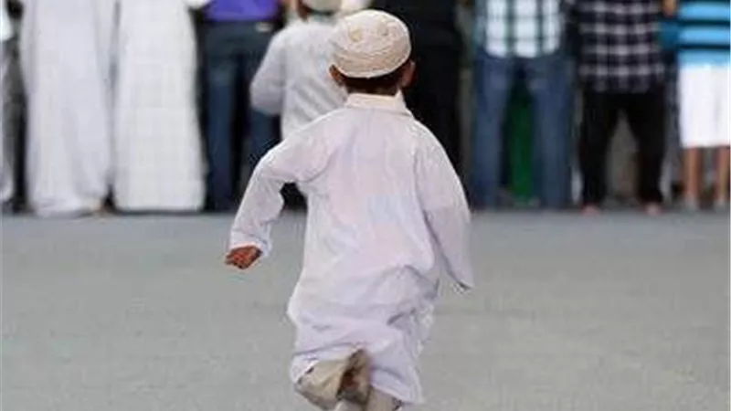 ما حكم صلاة الصغار من غير وضوء ولا حجاب للإناث لتدريبهن؟