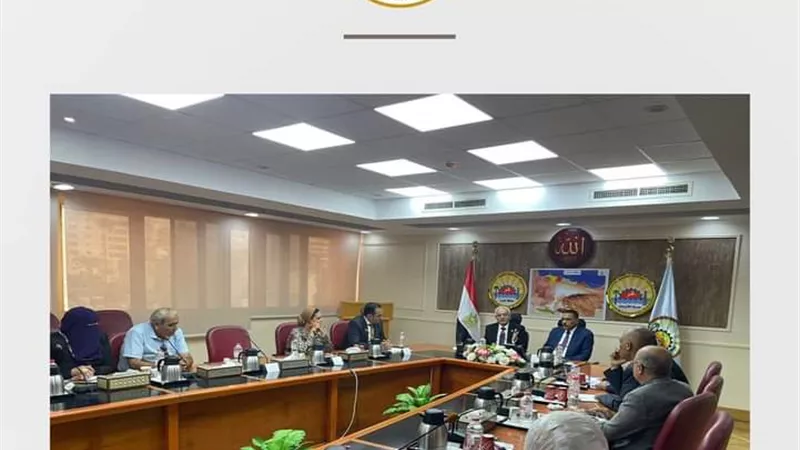 وزير التعليم يعقد اجتماعًا لمناقشة استعدادات العام الدراسي