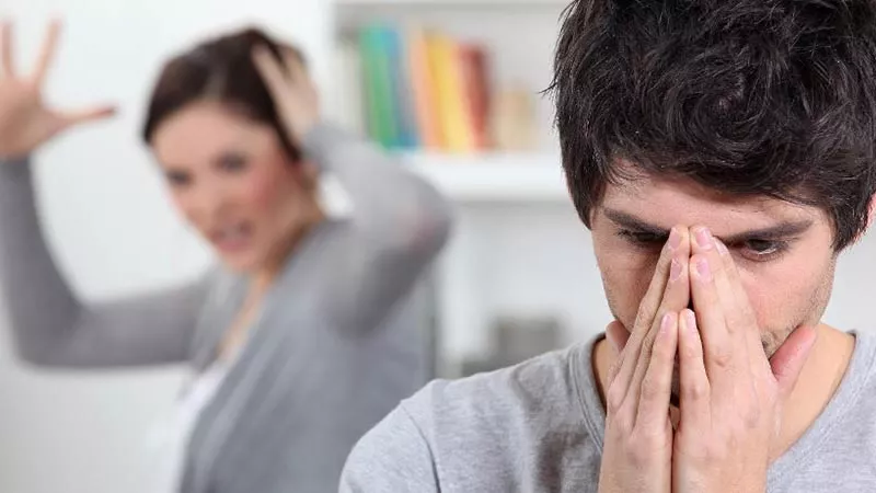 زوج أمام محكمة الأسرة: الهانم سحرتلي بالسفلي وتزوجت صديقي