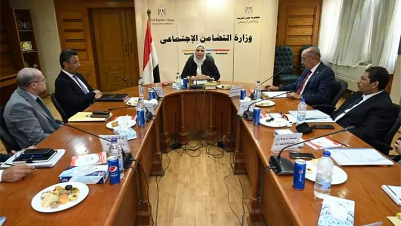 التضامن الاجتماعي تبحث زيادة موارد صندوق نظام تأمين الأسرة