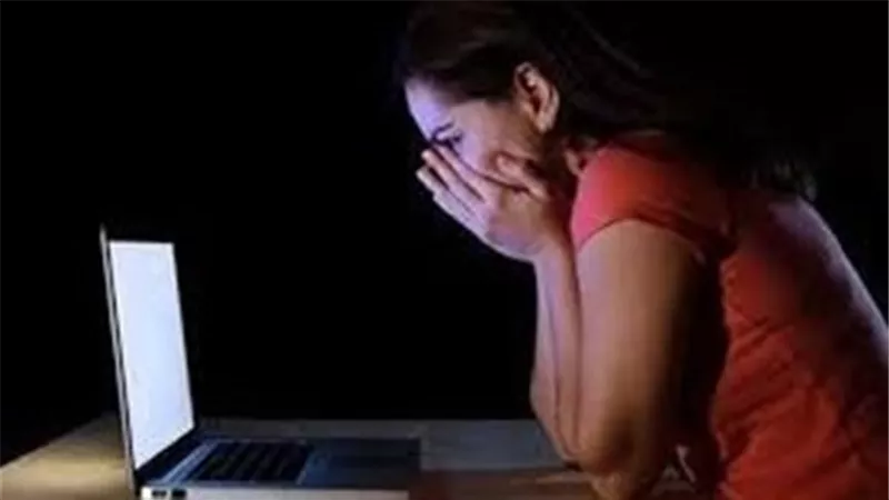 إحالة مسؤولة حكومية إلى الجنايات لتهديد طليقة زوجها والطعن في شرفها