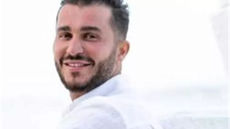 بالفيديو.. والدة جورج الراسي ترقص في جنازة نجلها