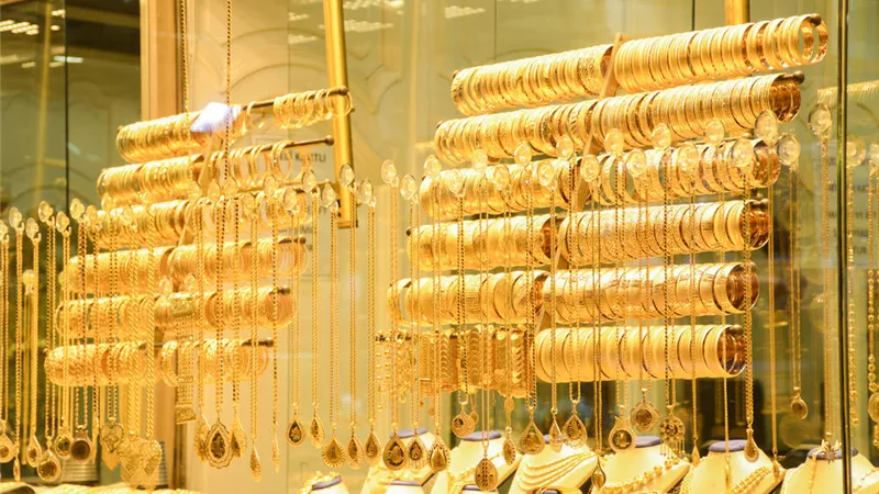 توقعات بارتفاع أسعار الذهب.. خبير يكشف السبب