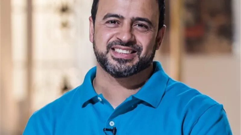 أين رحمة الله في دفن الميت بقبر مظلم؟ مصطفى حسني يُجيب