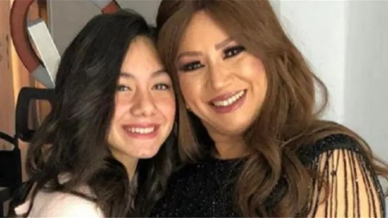 ابنة الفنانة انتصار تتوج بلقب ملكة جمال مصر 