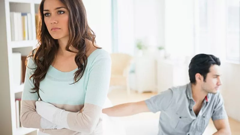 كيف تتعاملين مع زوجك البخيل أو الأناني وضعيف الشخصية؟.. استشاري علاقات أسرية تجيب