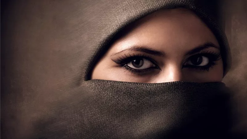 الخرنق بنت هفان.. شاعرة اختلطت كلماتها برمل الصحراء ودماء زوجها