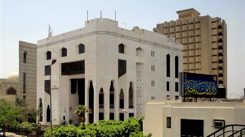 الإفتاء: هكذا يتم التعامل مع الرجل كثير الحلف بالطلاق
