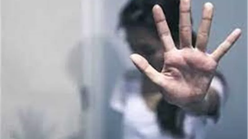 سائق توك توك يتحرش بفتاة أثناء توصيلها في الخليفة