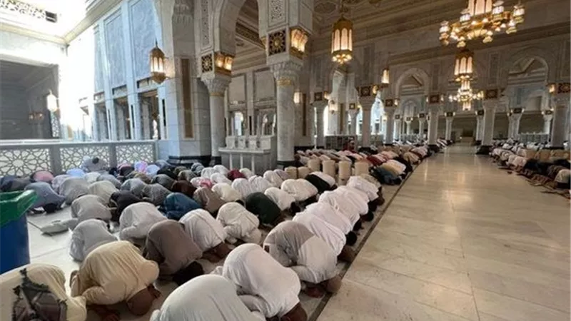الإفتاء توضح حكم الشرع في صلاة الجمعة بمكان العمل 
