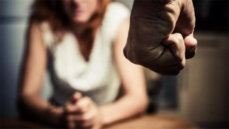 رجل يذبح زوجته بآلة حادة في أسيوط بسبب خلافات أسرية