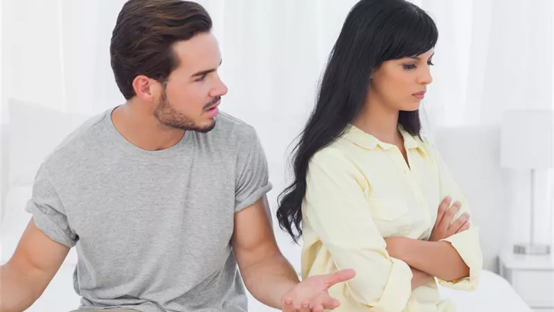 هل النساء أكثر عرضة للوقوع في الخيانة من الرجال؟