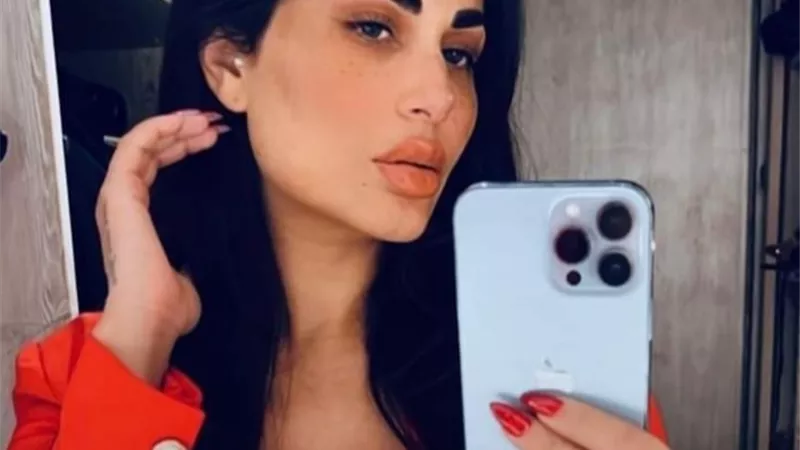 طليقة الفيشاوي ترد على متابع طلب الزواج منها.. شاهدي!