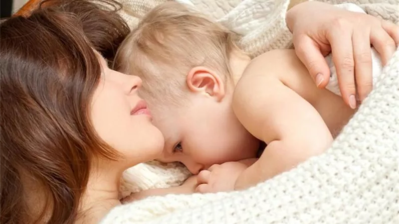 في هذه الحالات.. الزوج مُلزم لزوجته بتوفير خادمة ومرضعة
