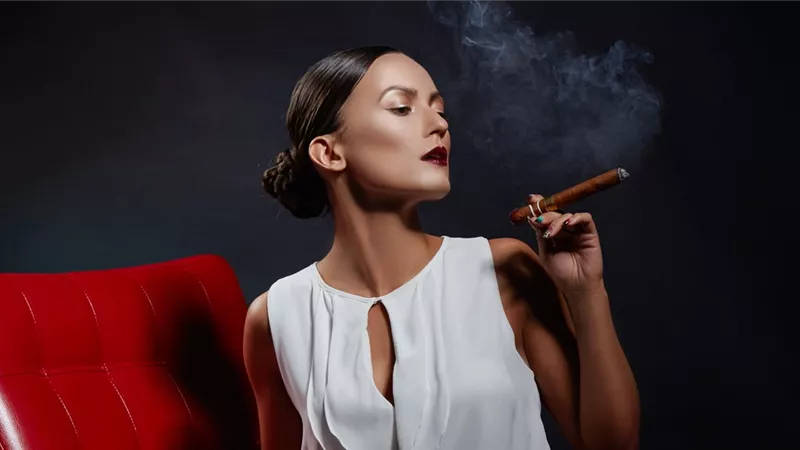 سر إثارة المرأة المدخنة للرجل أكثر من غيرها.. رأي العلم صادم!