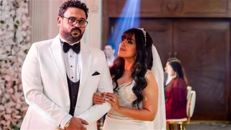 آيتن عامر تهنئ أكرم حسني بعيد ميلاده على أنغام «ستو أنا»