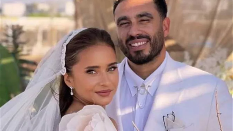 بعد واقعة إنستجرام.. هل انفصلت نيللي كريم عن هشام عاشور؟ 