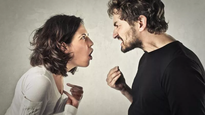 «كلامه حلو ومقنع».. تعرفي على صفات الرجل النرجسي وأبرز حيله للإيقاع بكِ