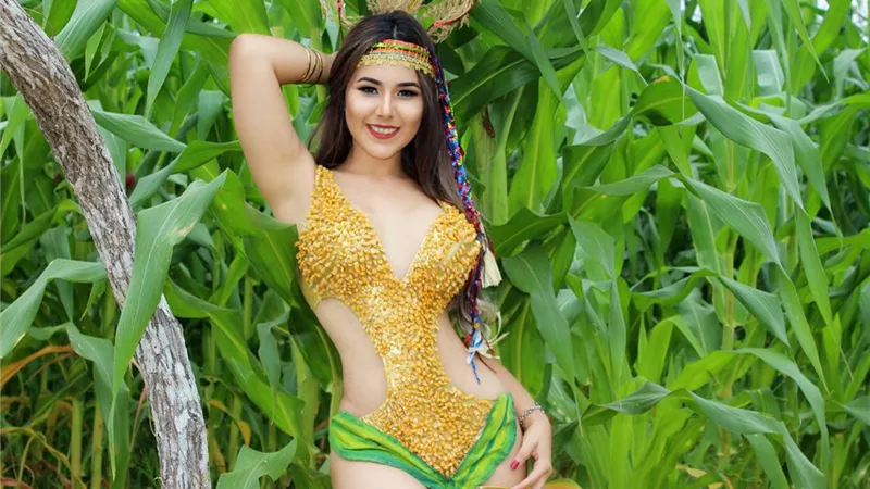 صور| غرائب العالم.. تتويج ملكة الذرة في الإكوادور من داخل الحقول 