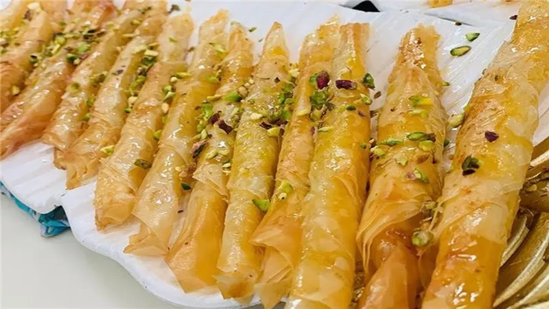 طريقة عمل أصابع الجلاش بالقشطة.. للشيف فاطمة أبو حاتي