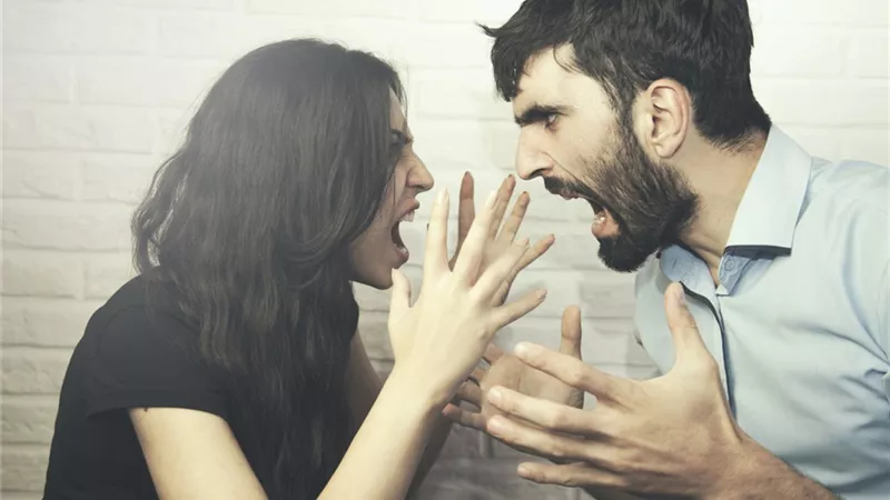 زوجة تطلب الطلاق: تزوج 3 غيري وأجهضني كثيرًا.. وهذا رأي القانون