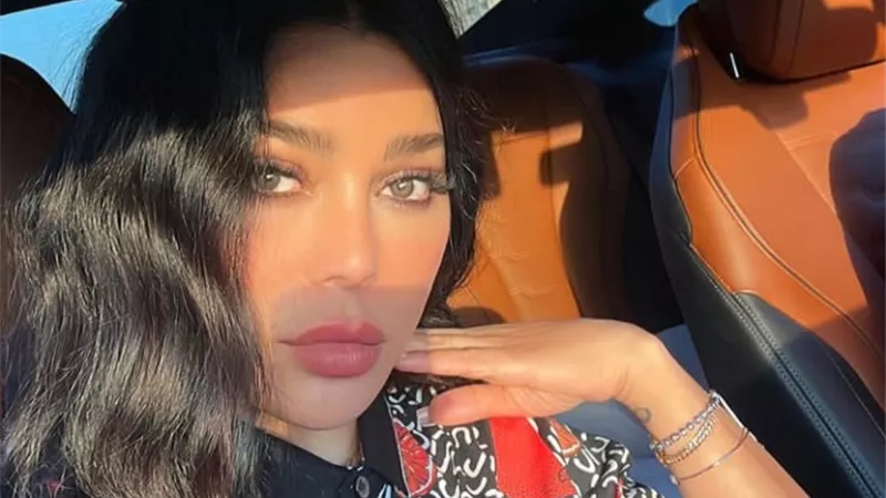 بـ تيشيرت رجالي.. هيفاء وهبي تخطف الأنظار في أحدث إطلالة