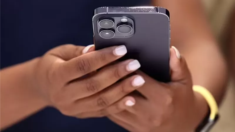 «آبل» ستصدر إصلاح لخلل غريب في iPhone 14 يتسبب باهتزاز الكاميرا عند التقاط الصور