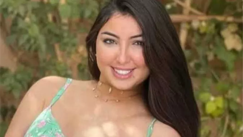 الفنانة المغربية دنيا بطمة داخل ملهى ليلي.. والجمهور يفتح النار