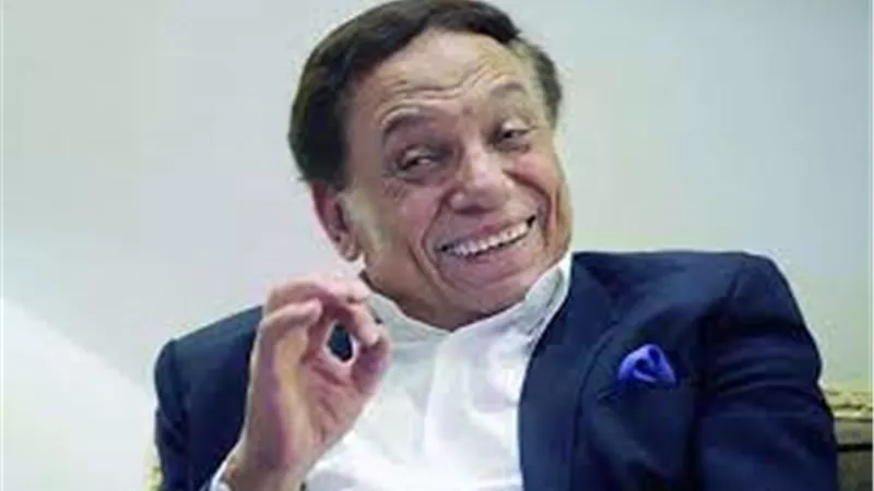 أشرف زكي يكشف تطورات الحالة الصحية لـ عادل إمام