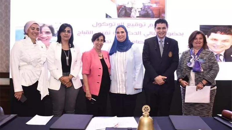 «القباج» تشهد توقيع بروتوكول تعاون بين «روتاري» وجمعية النور والأمل