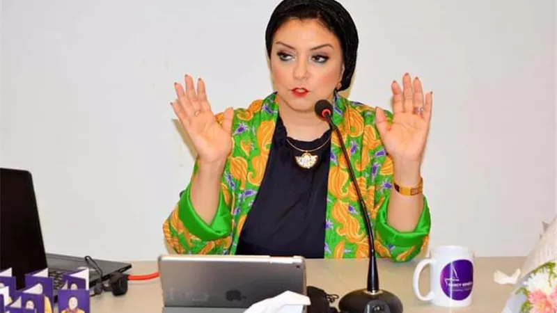 نانسي صميدة تنصح الزوجات: «الاهتمام بيطلب عادي!»