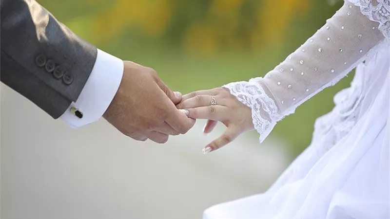 الإفتاء توضح حكم الزواج بغير رضا الوالدين