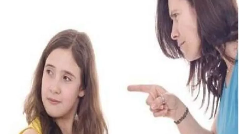 متصلة لـ«رحلة أمل»: أبي وأمي يطلبان مني عدم طاعة الله.. والداعية عطية محمد يرد!