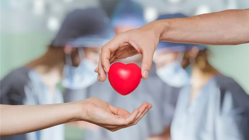 «الإفتاء» تحسم الجدل.. حكم الدين في إعلان إلهام شاهين التبرع بأعضائها بعد وفاتها