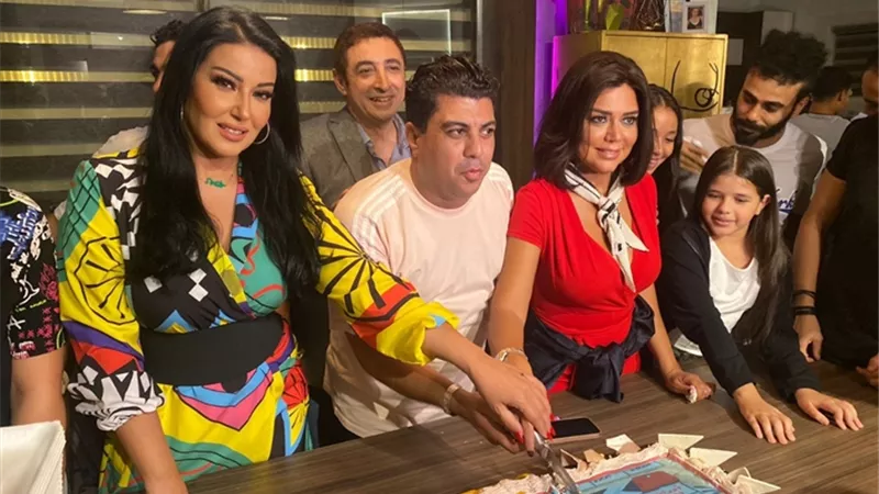 بعد مرور 20 عامًا على «عائلة الحاج متولي».. رانيا يوسف تتعاون مع سمية الخشاب من جديد