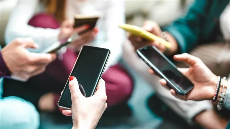 لو هتبيعي تليفونك.. اعرفي إزاي تمسحي الصور والداتا من نظام الأندرويد والآيفون