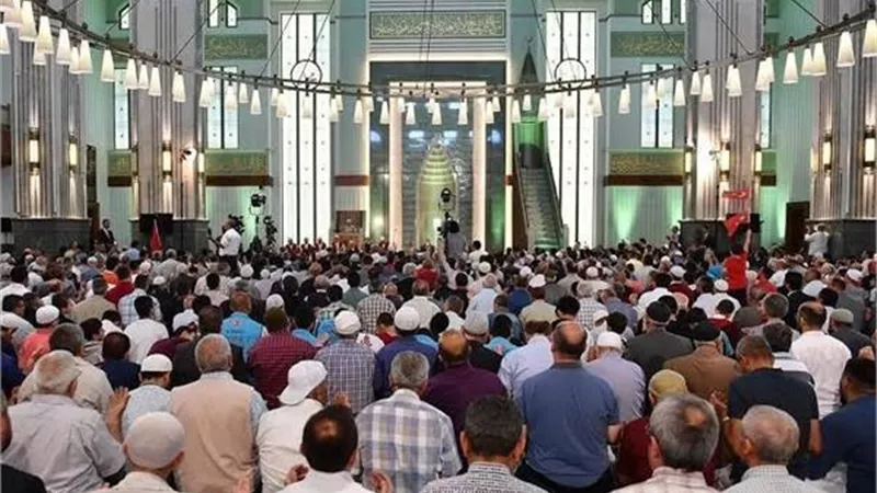 صلاتك باطلة إذا فعلت إحدى هذه الأمور!
