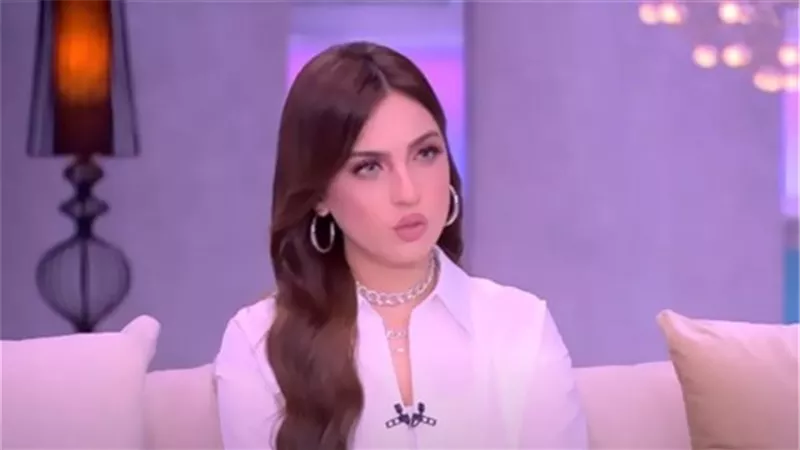ياسمين عز 