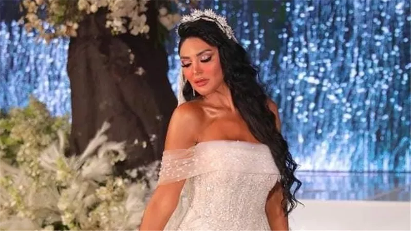الإعلامية سالي عبدالسلام في حفل زفافها:
