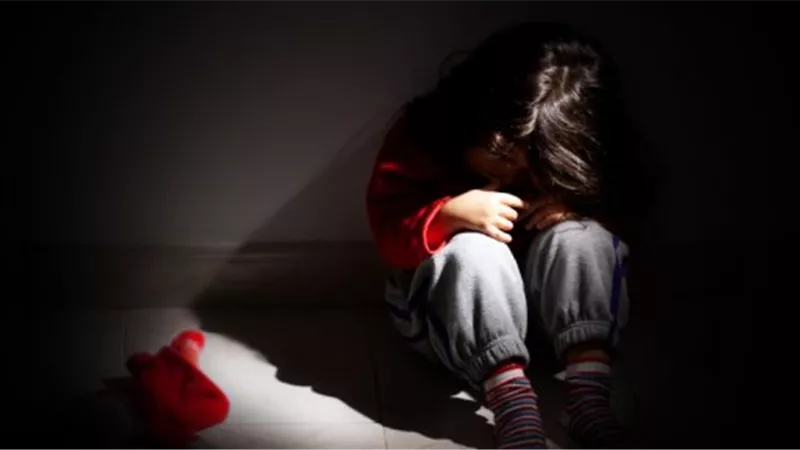 بينها تعذيب طفلته حتى الموت.. 3 جرائم بشعة ضد البراءة