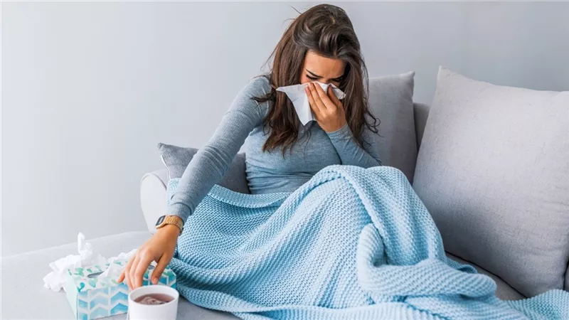 مع انتشار نزلات البرد.. 5 أعراض تستدعي الذهاب للطبيب
