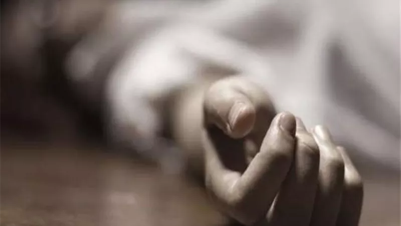 سيدة تحاول الانتحار داخل مسجد الحسين.. هل السبب يستحق؟