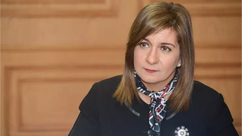 «رسايل الحب والفرح».. نبيلة مكرم تُهنئ المصريين بنصر أكتوبر والمولد النبوي