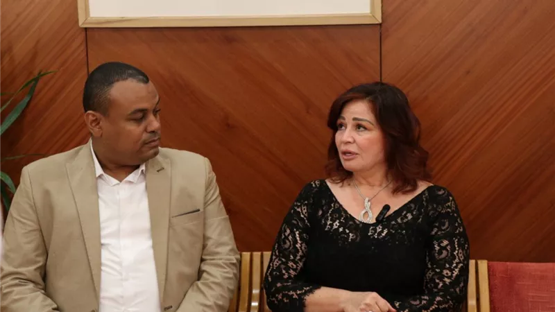 إلهام شاهين لـ«هير نيوز»: المتحدثون عن أزياء الفنانات «ناس فاضية» وهشام سليم صعب تكراره