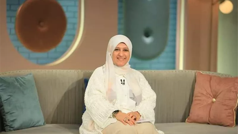 ماذا تفعلين لو ابنتك أحبت مدرسها؟.. إخصائية تجيب