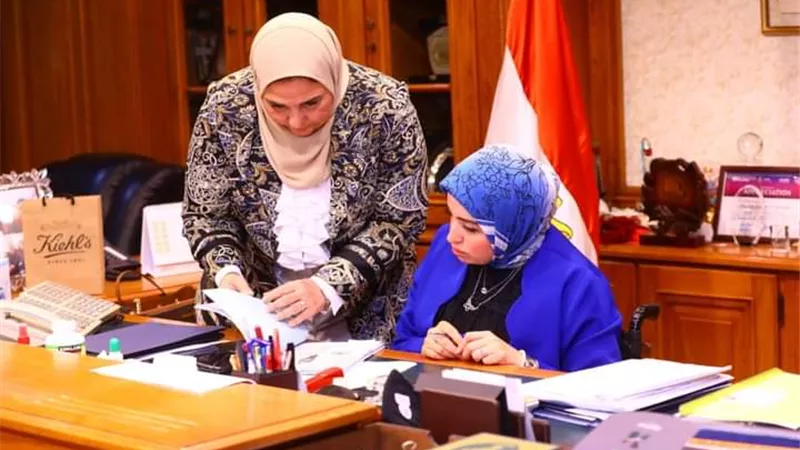 هبة عز العرب تتقلد منصب وزيرة التضامن لمدة يوم.. في اليوم العالمي للفتاة 