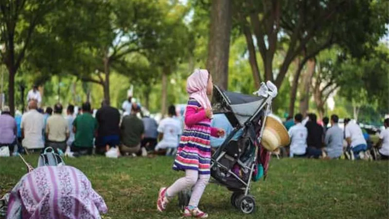دار الإفتاء: صلاة المرأة في الأماكن العامة جائزة بهذا الشرط!