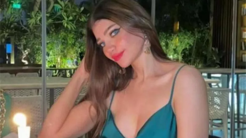 بسبب ياسمين عز.. مي حلمي تفتح النار على ياسمين الخطيب